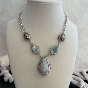 17” Silver necklace with large shelf pendent and 2 blue quartz, 2 black pearls.